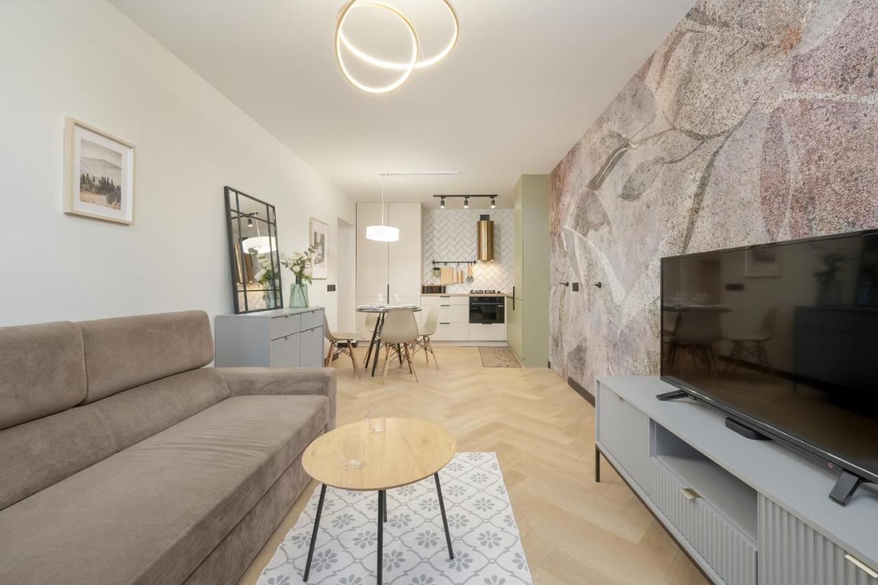 Zielinskiego Atmospheric By Renters Apartment